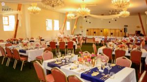 Svatební koordinátorka před oltářem