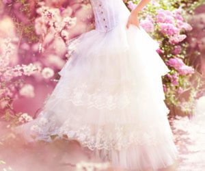 Svatební šaty jako dekorace pozadí