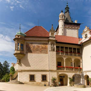 Zámek Průhonice - Malé nádvoří