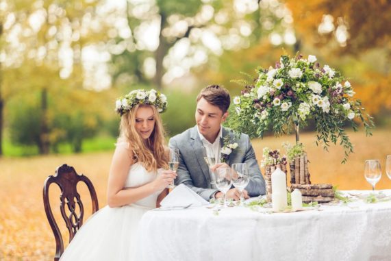 Svatební hostina v parku