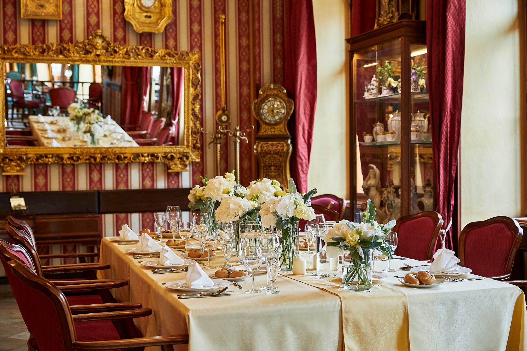 Kavárna Café Mozart, svatební tabule se zrcadlem