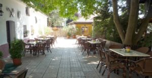 Golemův restaurant - zahrádka s venkovním posezením