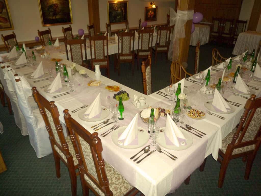 Golemův restaurant - svatební tabule v salonku