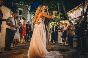 Hlubočepský zámeček - svatební tanec novomanželů