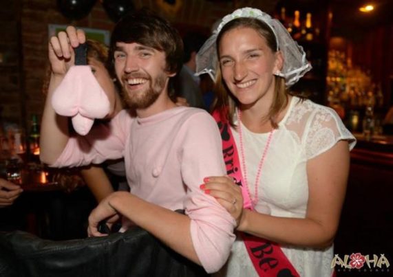 Aloha Bar snoubenci neslušný dárek