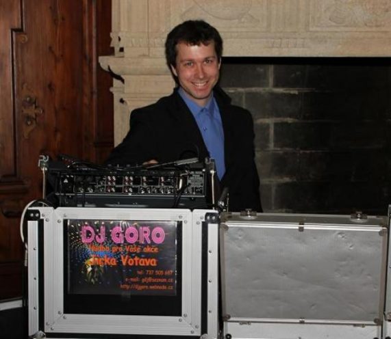 DJ Goro DJ za pultem