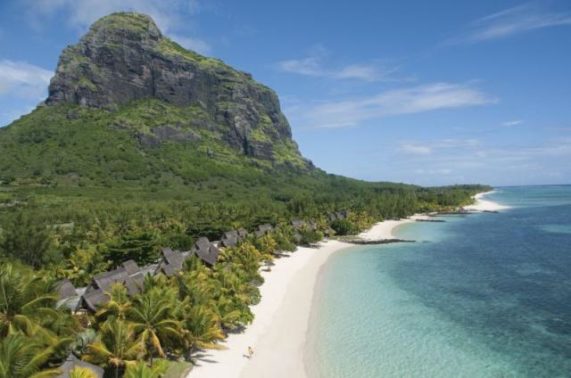 Dovolená snů s.r.o. čistá pláž s horou