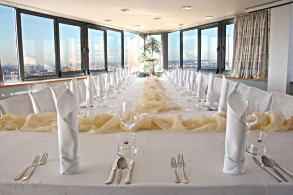 Hotel Troja svatební tabule s výhledem na Prahu