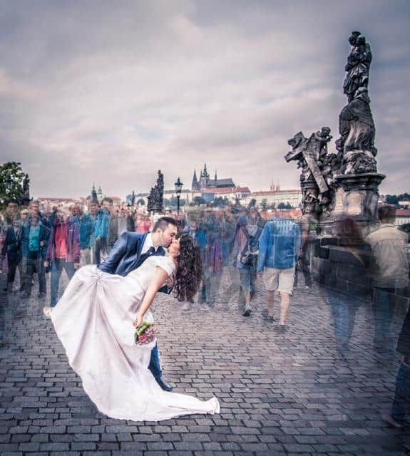 Svatební foto Wedding Dream polibek na Karlově mostě