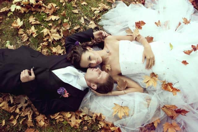 Svatební foto a video Kurt Neubauer snoubenci v listí