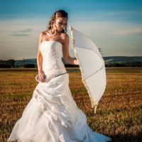 Svatební fotograf Pavel Zahálka nevěsta s paraplíčkem