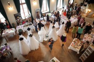 Vystavovatelé svatebních šatů