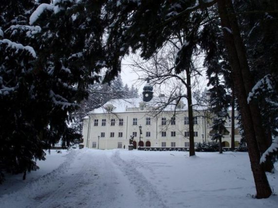 zamek-zaluzany-zima