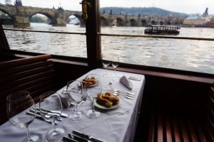 Salónní loď Nepomuk