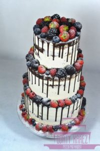 Dorty Kařez - luxusní svatební dort extra voňavý (jahody, maliny, čokoláda)