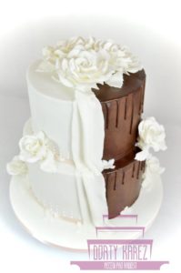 Dorty Kařez - svatební dort - korpus red velvet, smetanové mascarpone, ovoce