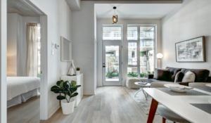 Bydlení pro novomanžele, pohled do místnosti