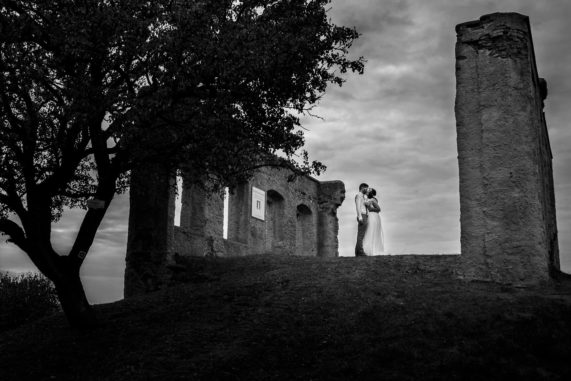 Fotograf Radek Vandra novomanželé u zříceniny