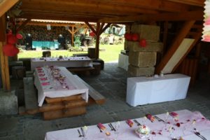 Svatební hostina na terase