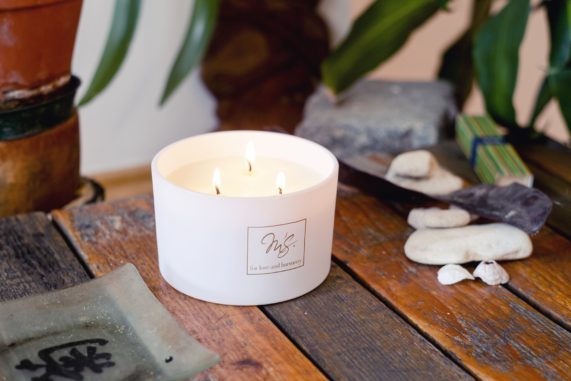 Originální svatební dar pro novomanžele svíčka Matys bílá hořící