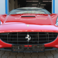 Autopůjčovna OneTwoGo - Ferrari California F1 4.3 V8, maska