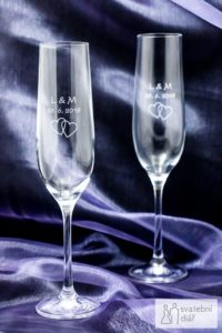 Svatební skleničky na sekt se jmény a gravírováním, modrý satén