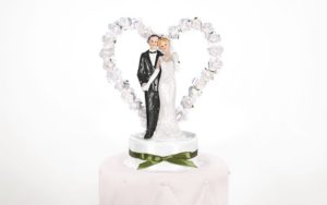 Figurky na dort se srdcem z růží