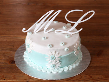 Svatební písmena, monogramy na dort v bílé