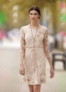 Šaty pro maminku na svatbu - zlaté