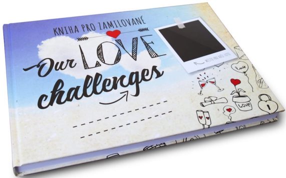 Kniha pro zamilované Our Love Challenges ležící