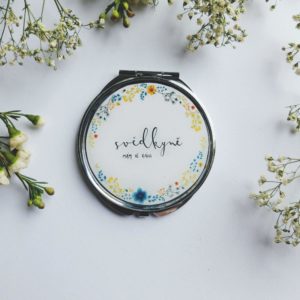 Zrcátko pro svědkyni s nápisem "MÁM TĚ RÁDA"