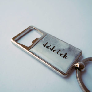 Otvírák na pivo pro dědečka s nápisem "dědeček"