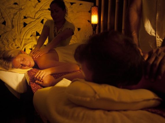 Bali masáž pro dva s horkou lázní - žena