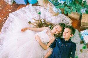 Chlapec a dívka měli sen o svém svatební dni