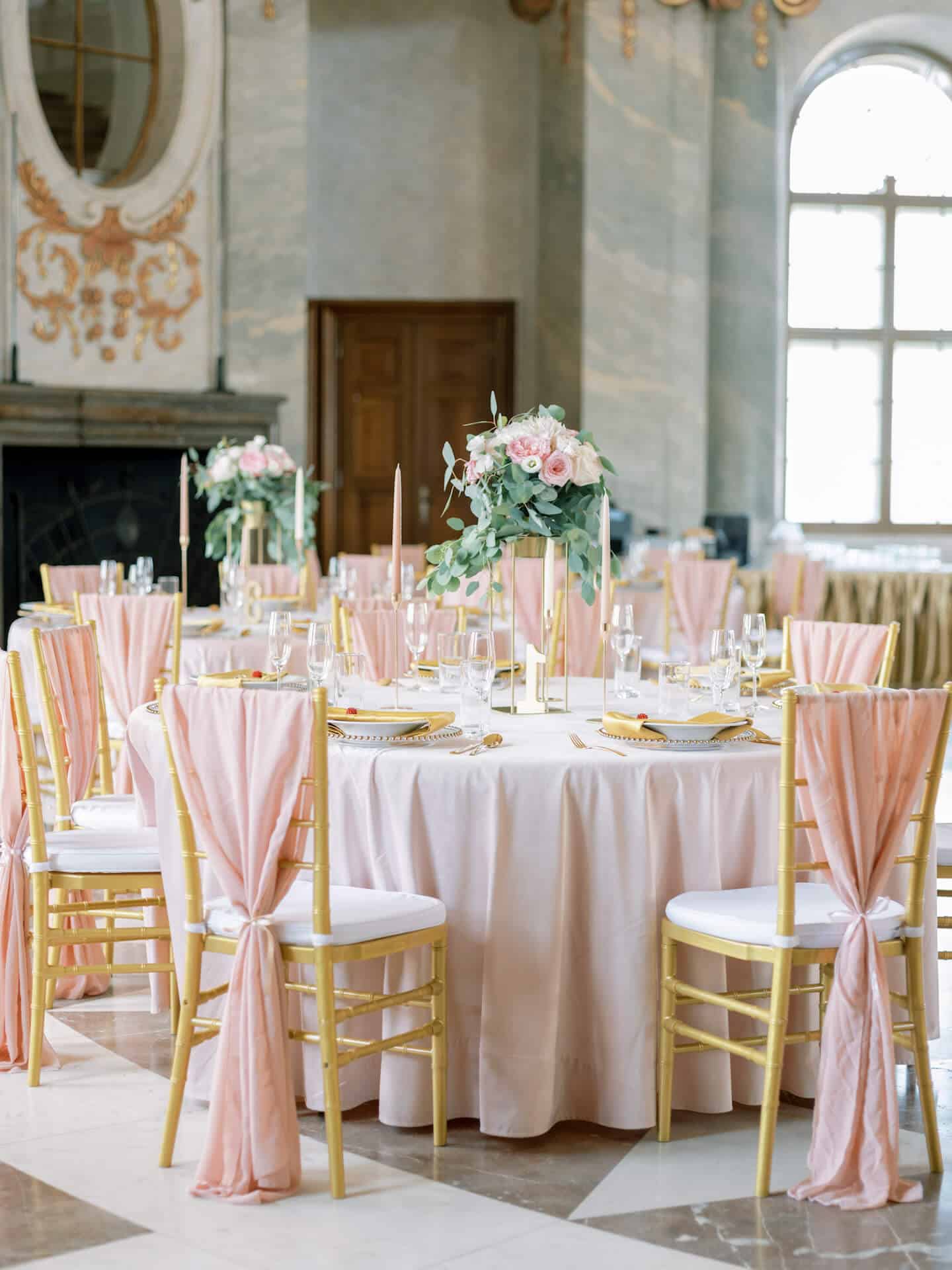 Zámecký catering - dekorovaná svatební tabule
