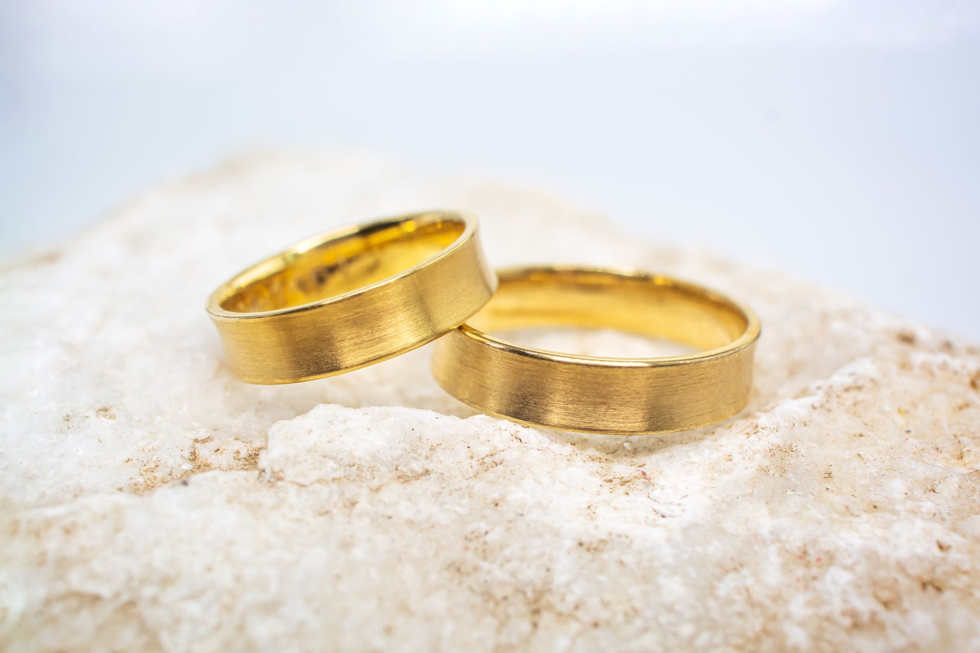 Jak vybrat snubní prsteny podle materiálu, žluté zlato