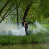 Zámek Třešť svatební foto pár u rybníka